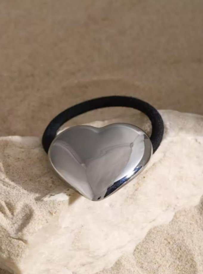 PLAUKŲ GUMYTĖ ŠIRDYS