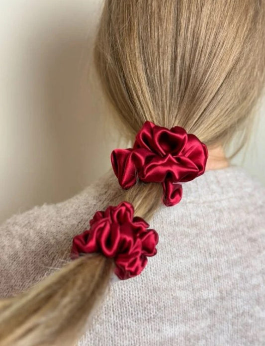 RAUDONA ŠILKINĖ GUMELĖ